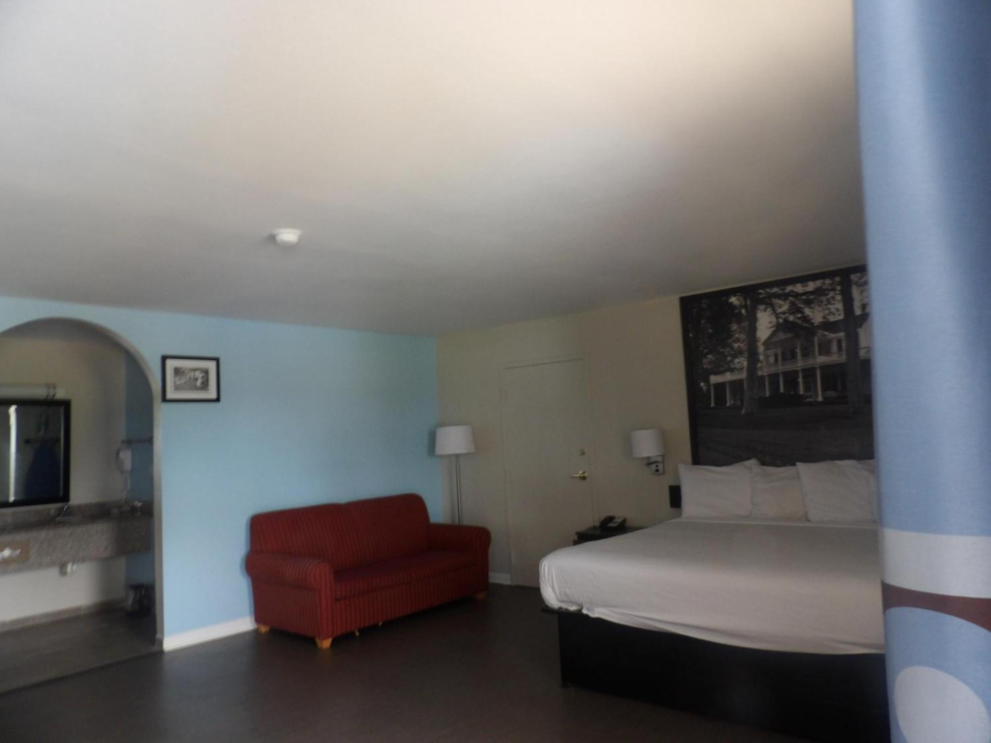 Super 8 By Wyndham Biloxi Ocean Springs