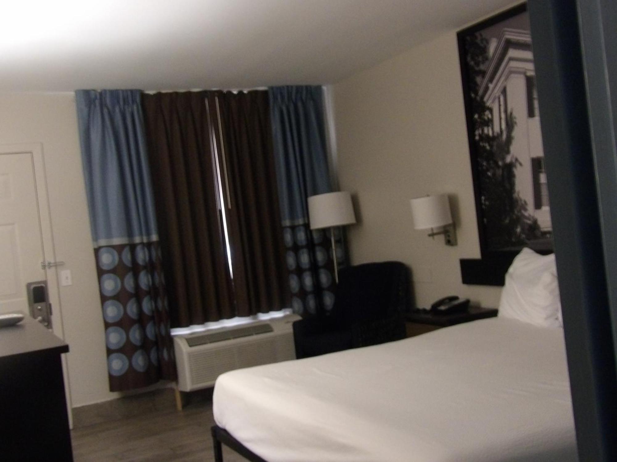 Super 8 By Wyndham Biloxi Ocean Springs