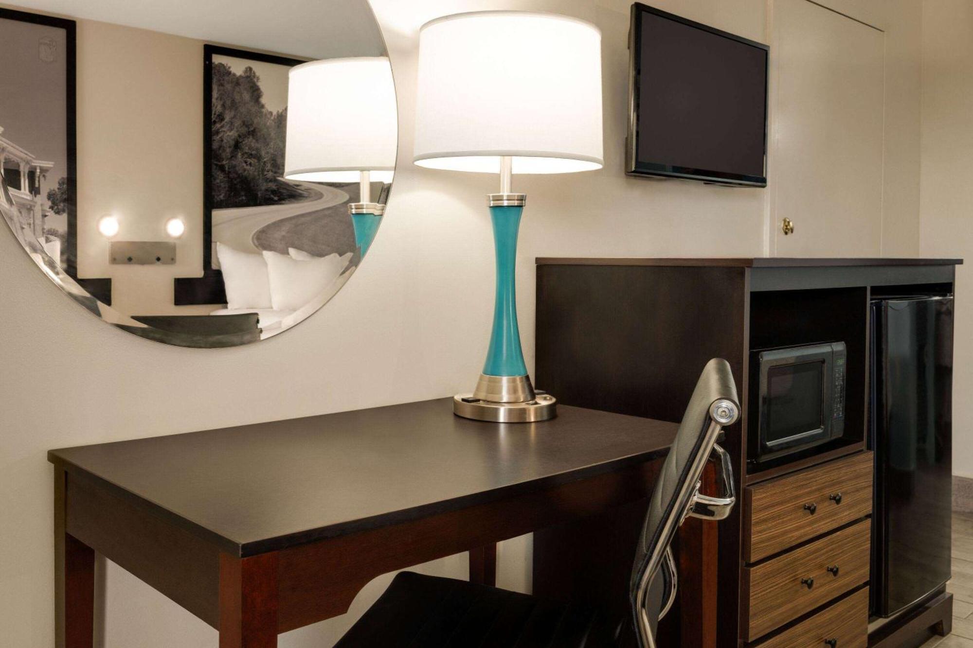 Super 8 By Wyndham Biloxi Hotel 3*