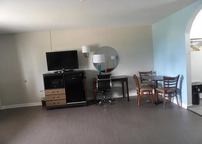 Super 8 By Wyndham Biloxi Ocean Springs