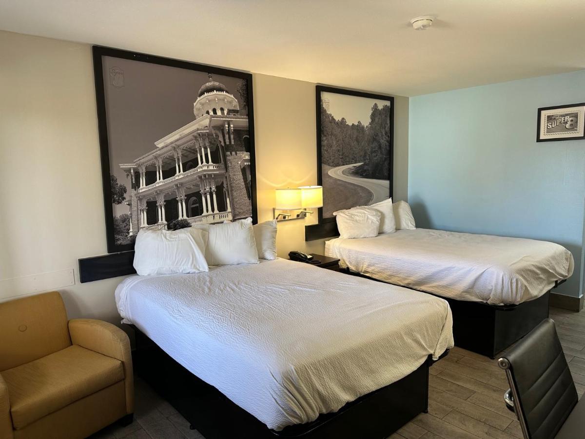 Hotel Super 8 By Wyndham Biloxi 3*