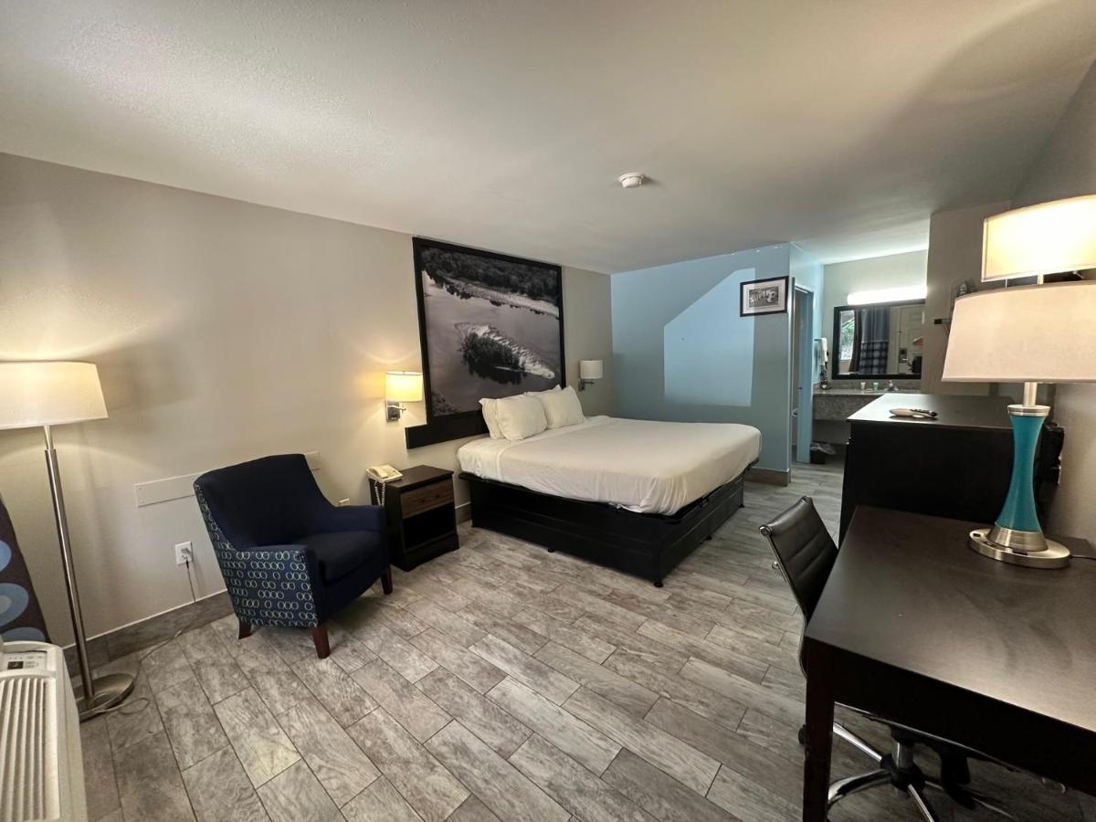 Hotel Super 8 By Wyndham Biloxi 3*