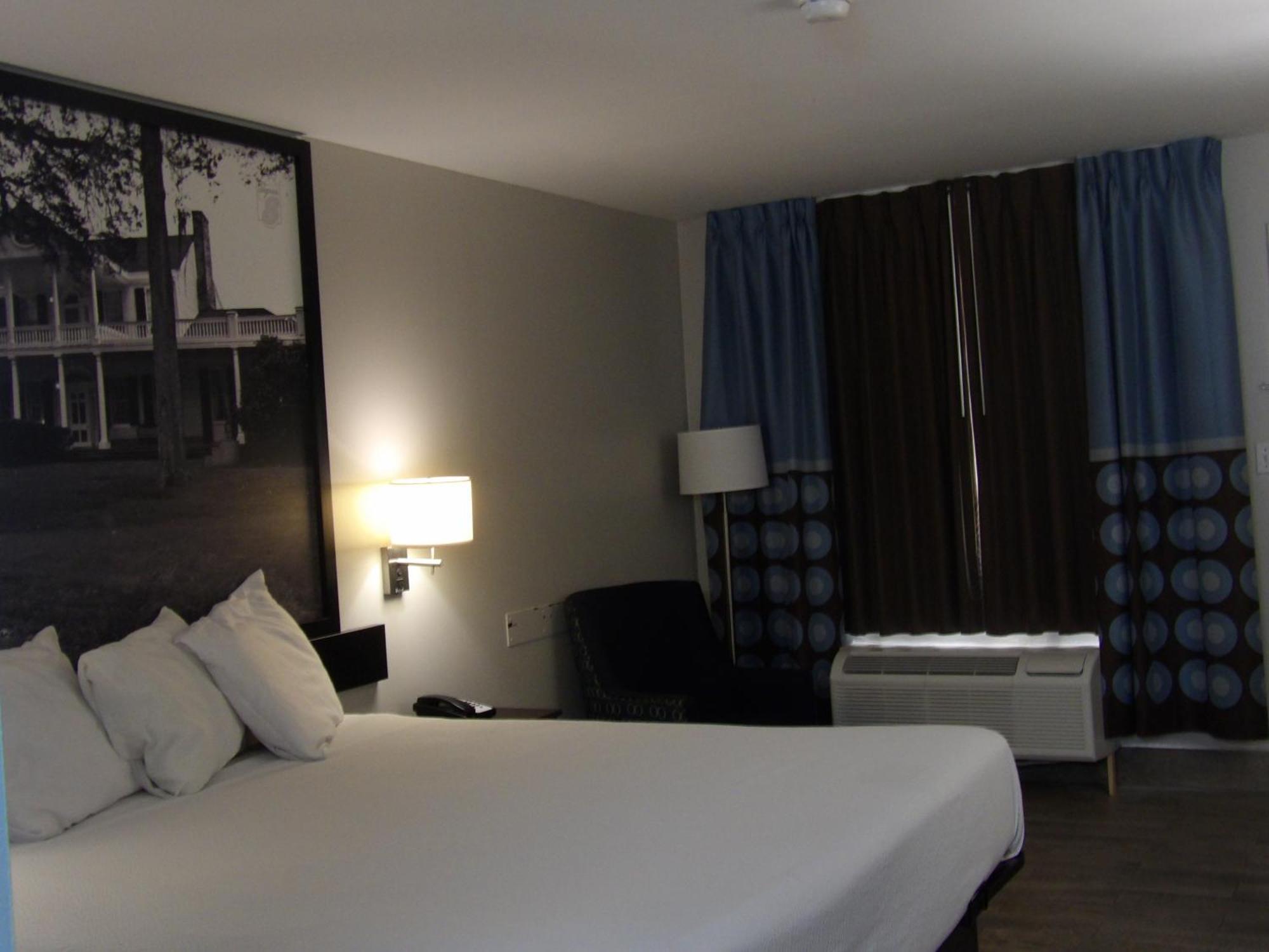 Super 8 By Wyndham Biloxi Ocean Springs