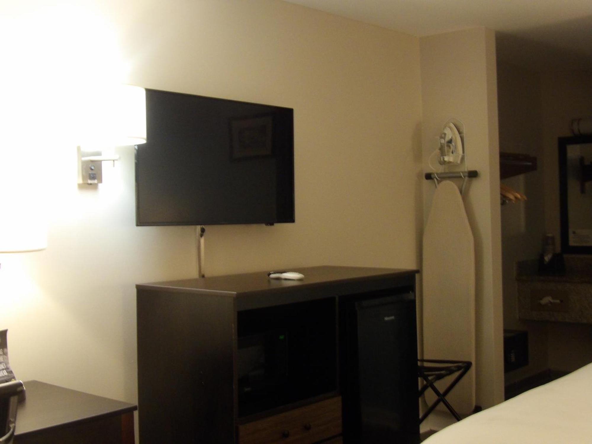 Super 8 By Wyndham Biloxi Hotel