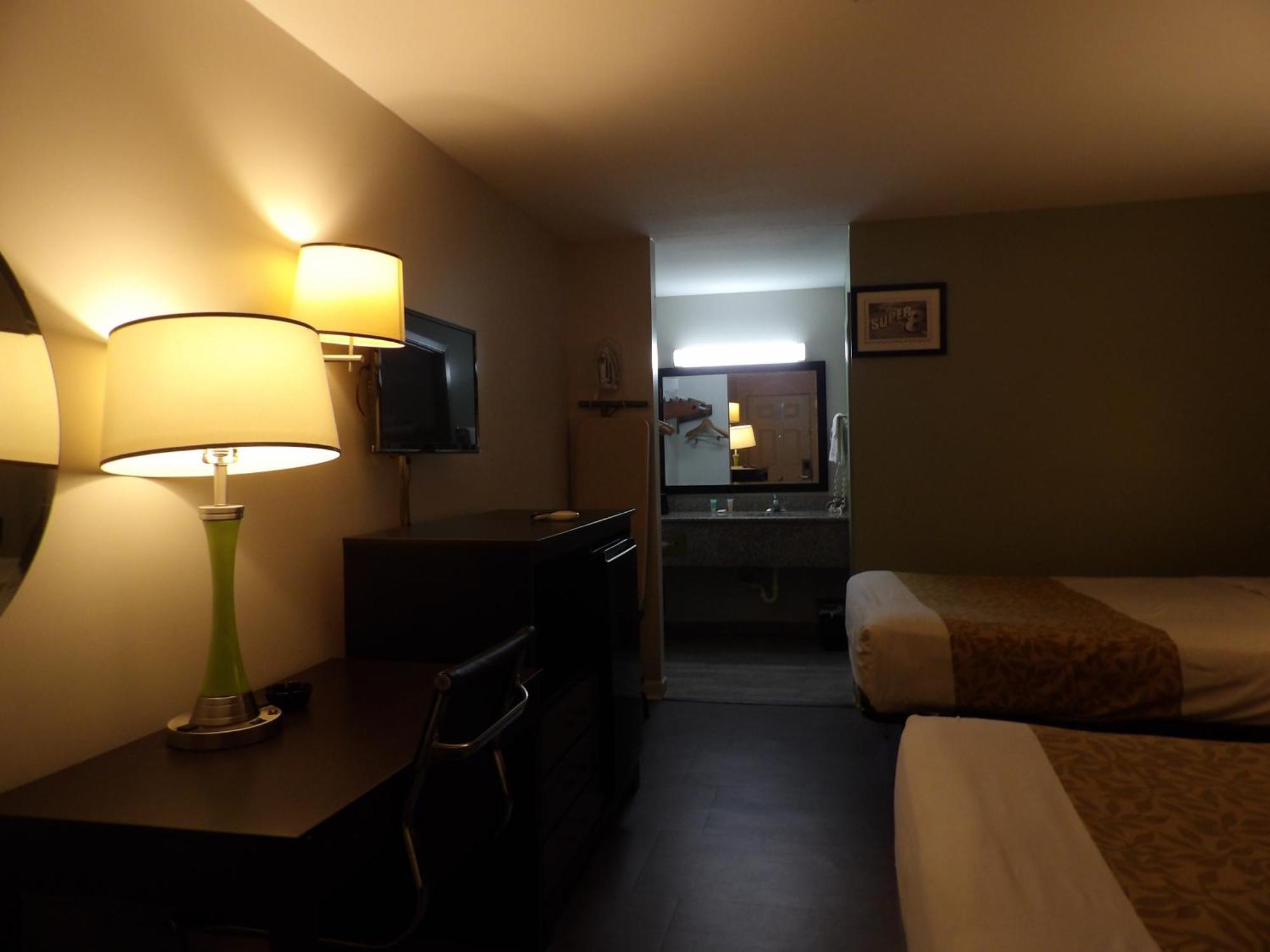 Super 8 By Wyndham Biloxi Hotel Ocean Springs
