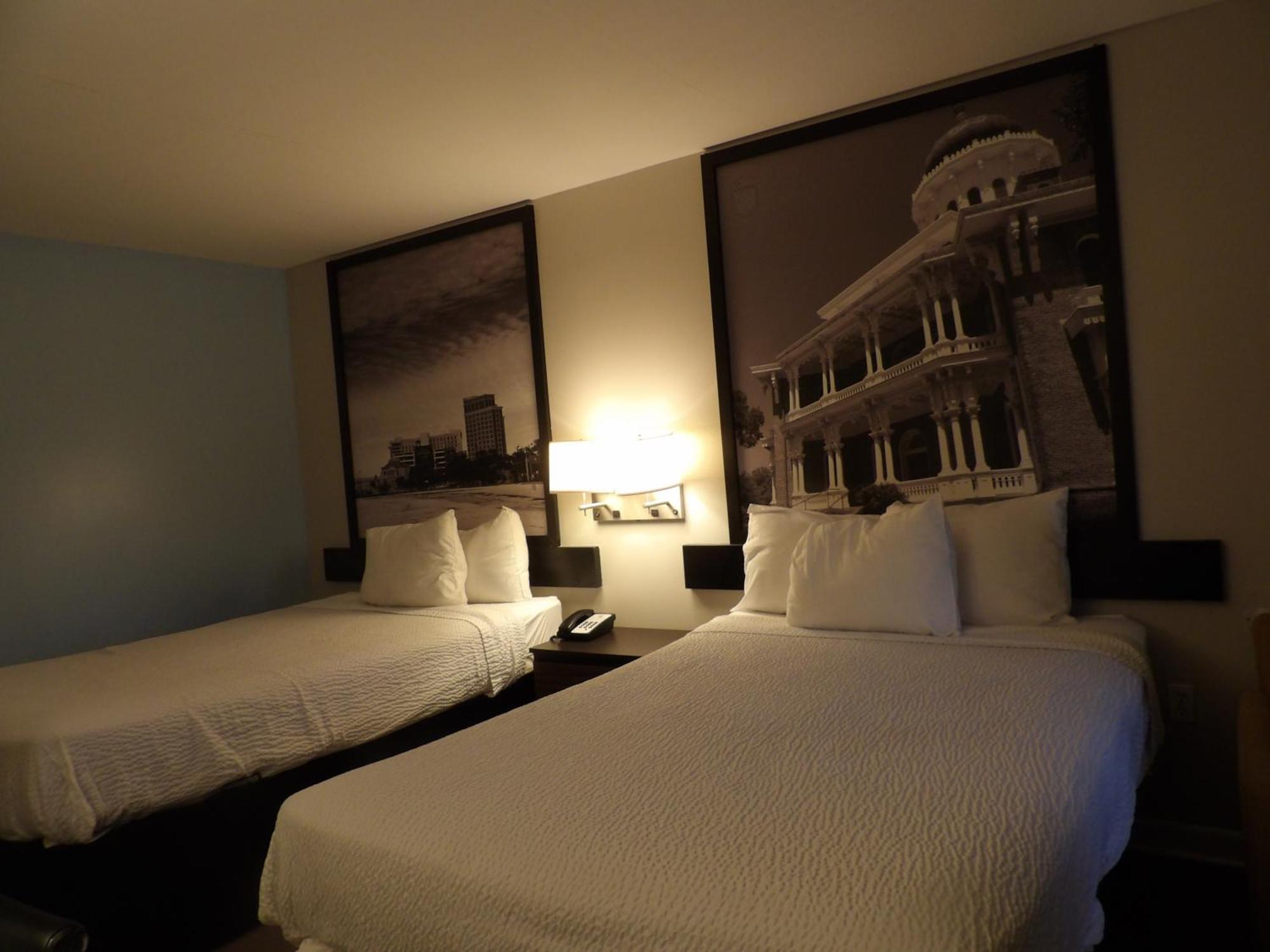 Hotel Super 8 By Wyndham Biloxi 3*