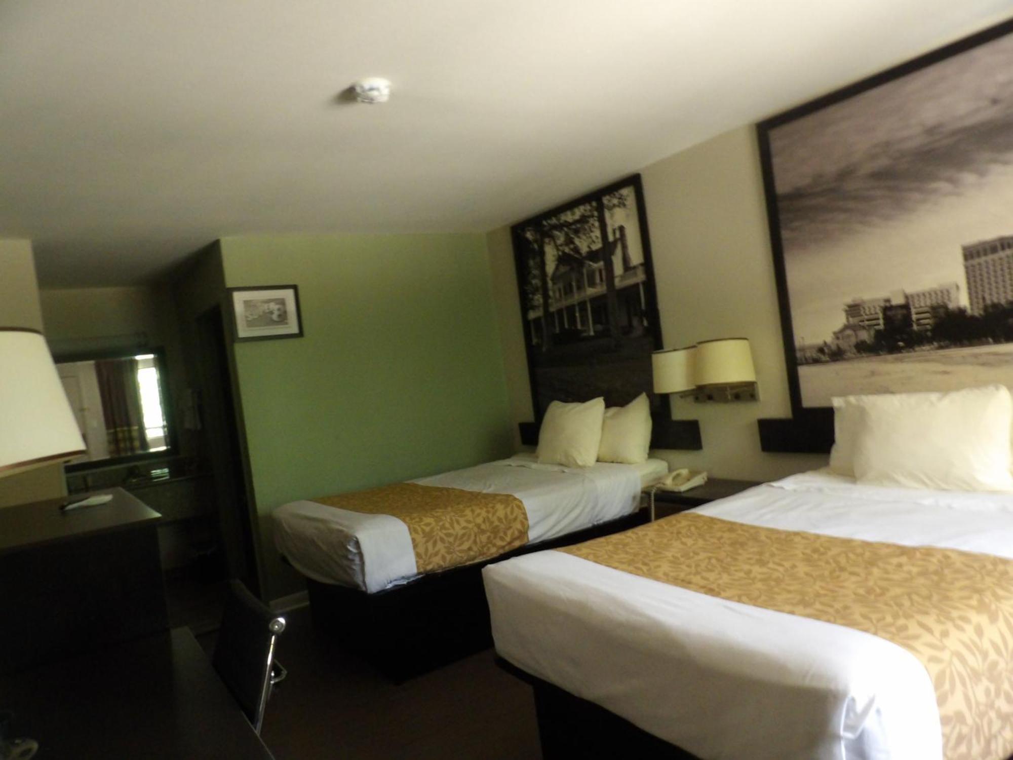 Super 8 By Wyndham Biloxi Hotel Ocean Springs