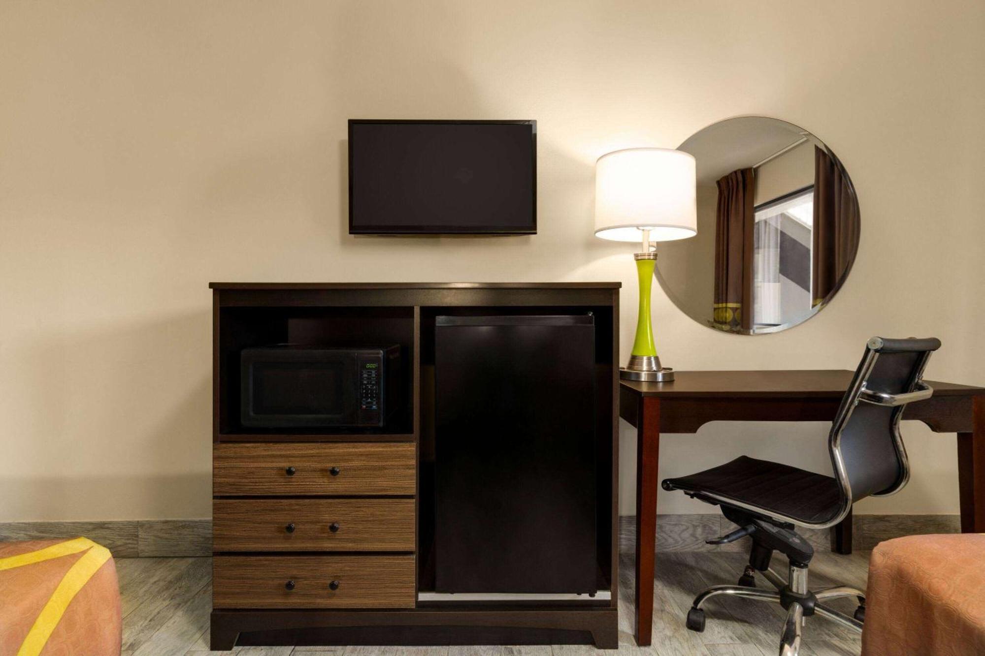 Hotel Super 8 By Wyndham Biloxi Ocean Springs