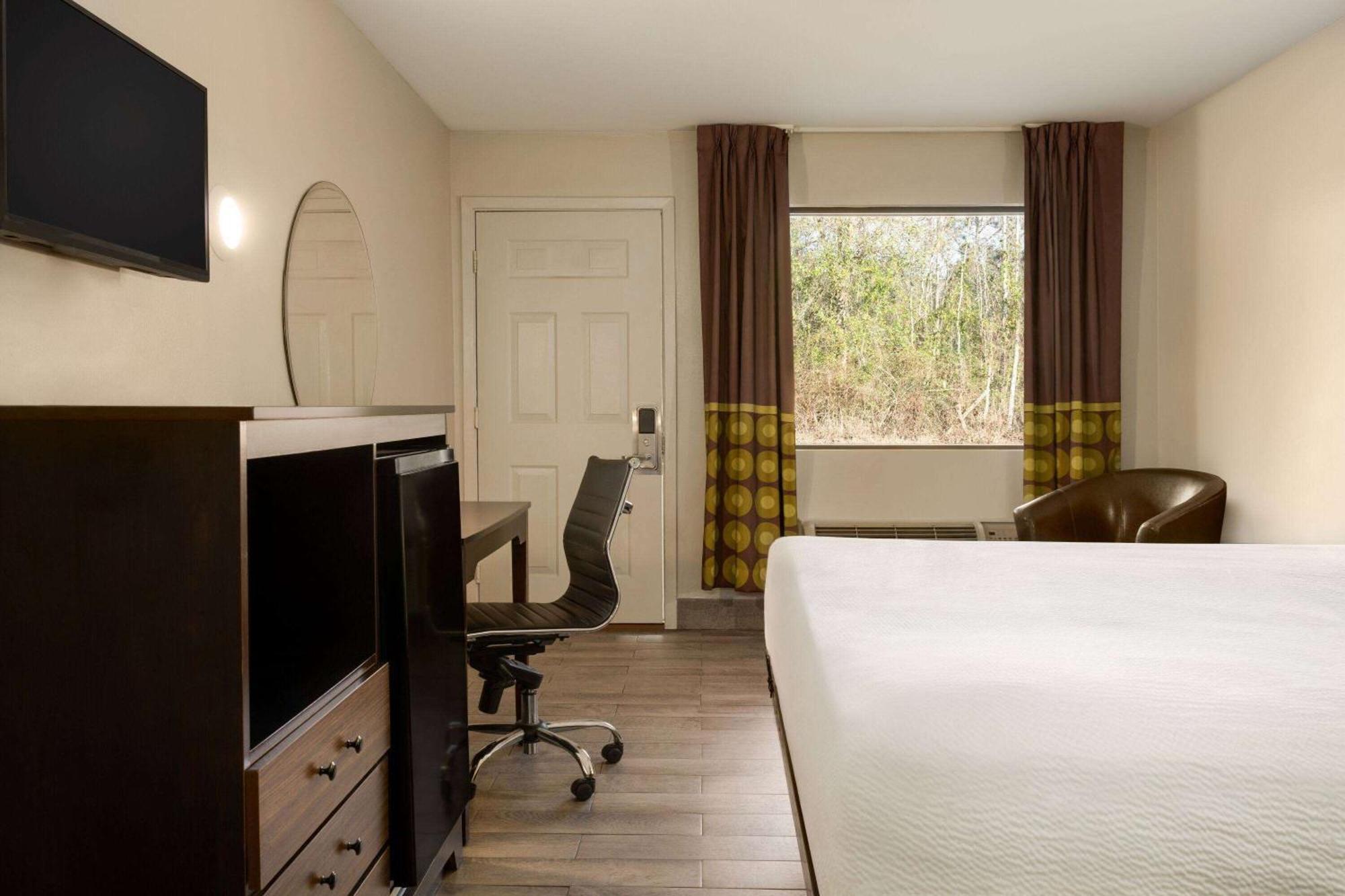 Super 8 By Wyndham Biloxi Hotel Ocean Springs